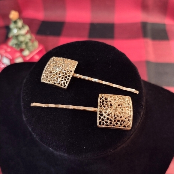 SALE Vintage Floral Design Gold Unique Hair Accessory Bobby pins - Picture 6 of 7